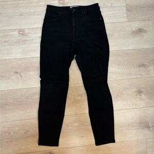 Everlane Curvy High Rise Skinny jeans! Women's 28, black.